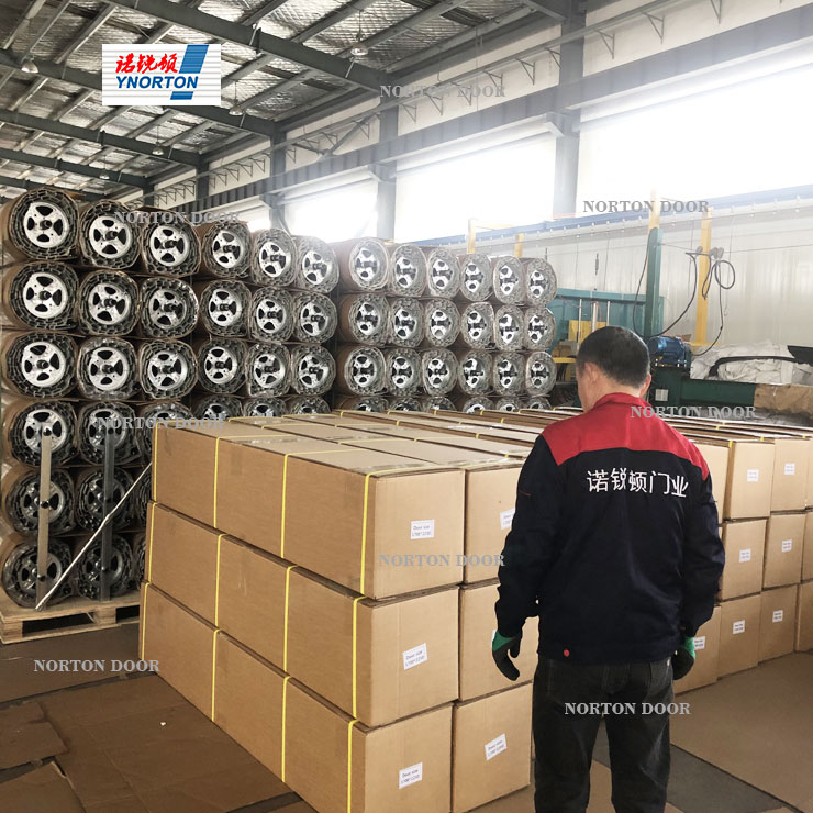 Ambalajul Norton Roll Up Door