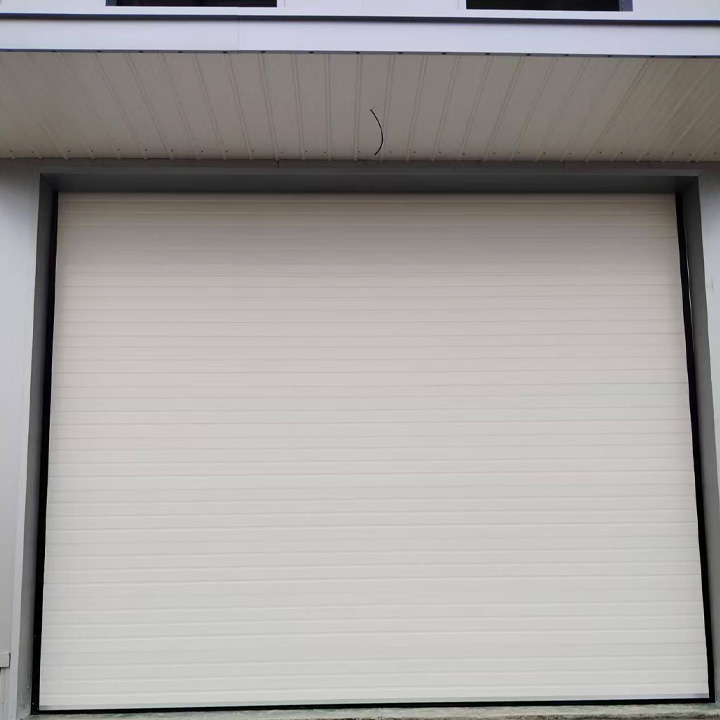 Uși industriale izolate de înaltă calitate